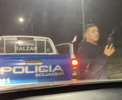 El padre Chucho grabando un video.